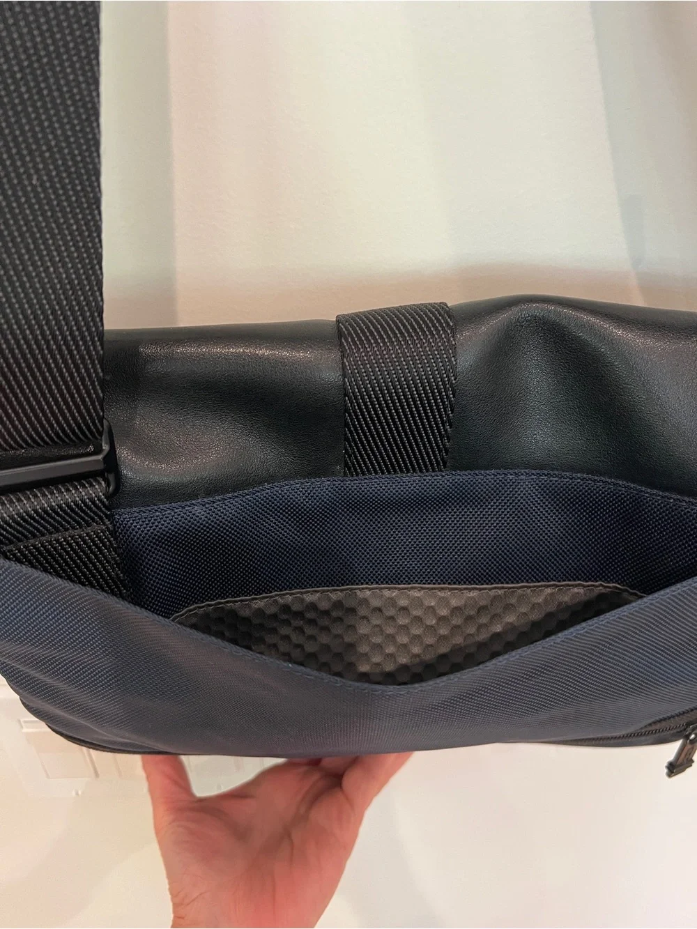 TUMI Men's Black & Navy Crossbody Messenger Bag